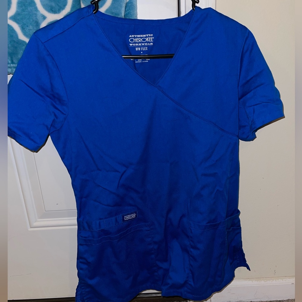Cherokee scrub top